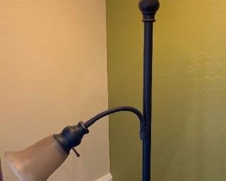 Torchiere style lamp w/ Gooseneck side Light	72in H	