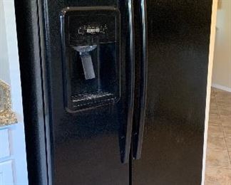 Maytag 25.5 CU FT. Refrigerator Side by Side  MSD2572VEB00	69.5x36x34in	HxWxD (BUYER REMOVAL)