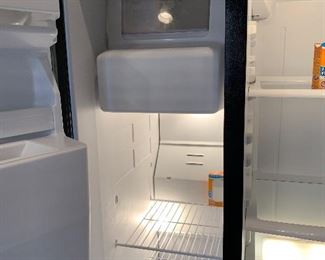 Maytag 25.5 CU FT. Refrigerator Side by Side  MSD2572VEB00	69.5x36x34in	HxWxD (BUYER REMOVAL)