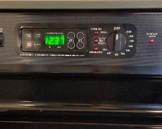 Hotpoint Smoothtop Electric Stove/Range/Oven RB787BC2BB	48x30x29in	HxWxD  (BUYER REMOVAL)