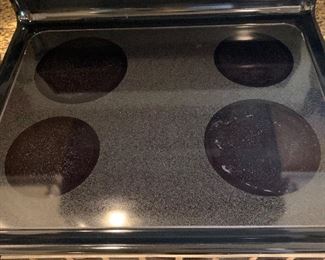 Hotpoint Smoothtop Electric Stove/Range/Oven RB787BC2BB	48x30x29in	HxWxD  (BUYER REMOVAL)