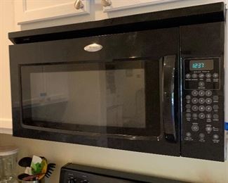 Whirlpool Built in Microwave MH1170XSB-0 (BUYER REMOVAL)	17x30x17.5in	HxWxD  