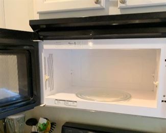 Whirlpool Built in Microwave MH1170XSB-0 (BUYER REMOVAL)	17x30x17.5in	HxWxD  