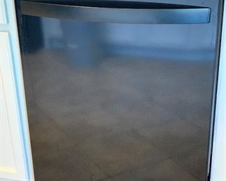 Whirlpool Dish washer WDT71OPAHB1	34x234x36in	HxWxD  (BUYER REMOVAL)