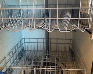 Whirlpool Dish washer WDT71OPAHB1	34x234x36in	HxWxD  (BUYER REMOVAL)