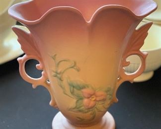 Hull Pottery Winged Vase w-9	9in H	
