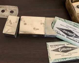 Vintage Razor Kit w/ Gillette Blades AS-IS	