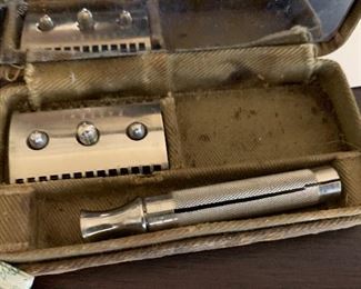 Vintage Razor Kit w/ Gillette Blades AS-IS	