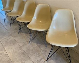 5pc 1950s MCM Eames Herman Miller Fiberglass Shell Chairs Vintage Original w/ Eiffel tower bases	30x18x22in seat height:17.5in	HxWxD