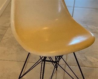 5pc 1950s MCM Eames Herman Miller Fiberglass Shell Chairs Vintage Original w/ Eiffel tower bases	30x18x22in seat height:17.5in	HxWxD