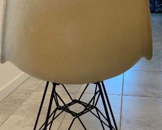 5pc 1950s MCM Eames Herman Miller Fiberglass Shell Chairs Vintage Original w/ Eiffel tower bases	30x18x22in seat height:17.5in	HxWxD