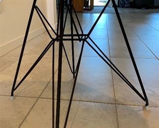 5pc 1950s MCM Eames Herman Miller Fiberglass Shell Chairs Vintage Original w/ Eiffel tower bases	30x18x22in seat height:17.5in	HxWxD