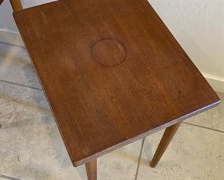 1pc Vintage Accent Table	16x14x11in	HxWxD