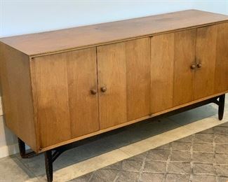 1960s Vintage MCM Long sideboard/Buffet	32x65x18.5in	HxWxD