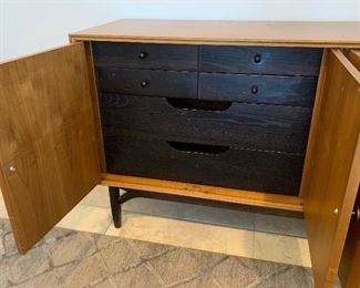 1960s Vintage MCM Long sideboard/Buffet	32x65x18.5in	HxWxD
