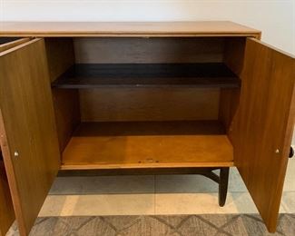 1960s Vintage MCM Long sideboard/Buffet	32x65x18.5in	HxWxD