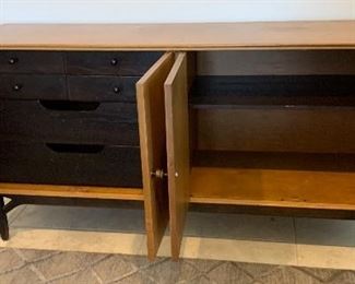 1960s Vintage MCM Long sideboard/Buffet	32x65x18.5in	HxWxD