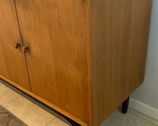 1960s Vintage MCM Long sideboard/Buffet	32x65x18.5in	HxWxD