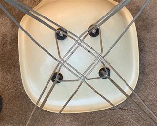 5pc 1950s MCM Eames Herman Miller Fiberglass Shell Chairs Vintage Original w/ Eiffel tower bases	30x18x22in seat height:17.5in	HxWxD