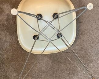 5pc 1950s MCM Eames Herman Miller Fiberglass Shell Chairs Vintage Original w/ Eiffel tower bases	30x18x22in seat height:17.5in	HxWxD