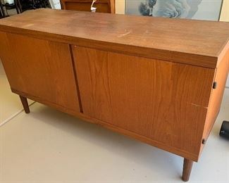 1960s Vintage Lowboy Walnut Cabinet	26x50x17in	HxWxD
