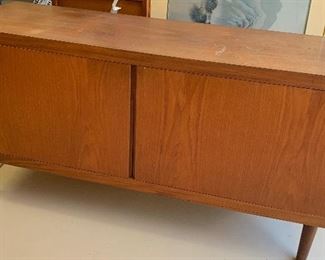 1960s Vintage Lowboy Walnut Cabinet	26x50x17in	HxWxD