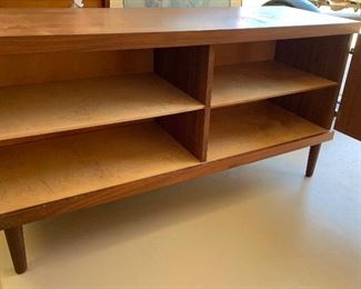 1960s Vintage Lowboy Walnut Cabinet	26x50x17in	HxWxD