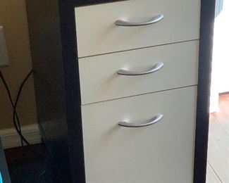 Rolling 3 drawer Nightstand	27x14x20in	HxWxD