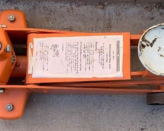Central Hydraulics 2 1/4 Ton Floor Jack		