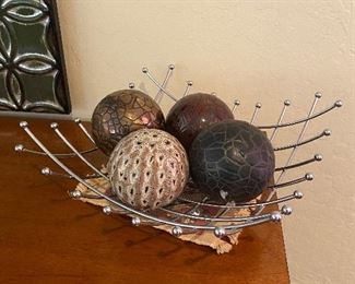 Ball & wire tray decor	
