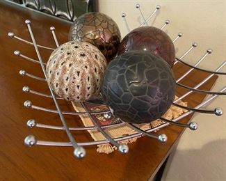 Ball & wire tray decor	