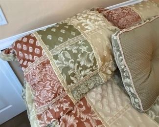 Queen size comforter, sheet, pillow set		