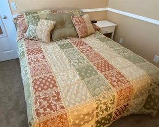 Queen size comforter, sheet, pillow set		