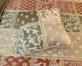 Queen size comforter, sheet, pillow set		