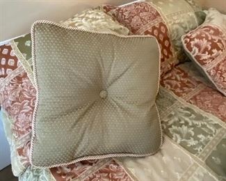 Queen size comforter, sheet, pillow set		