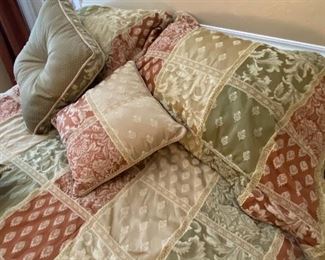 Queen size comforter, sheet, pillow set		