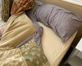 Queen size comforter, sheet, pillow set		