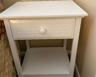 White night stand	21x18x27	HxWxD