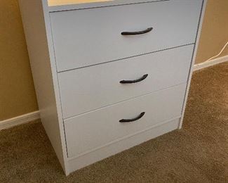 Childrens 3 drawer dresser	24.5 x 16 x 18.5	HxWxD