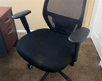 alera black mesh office chair	