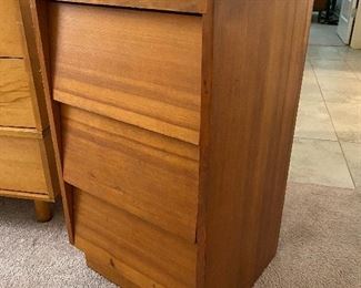 Mid century 3 drawer nightstand	29x16x16in	HxWxD