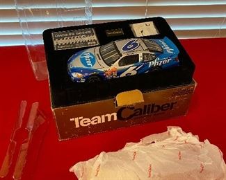Team Caliber Owners Bank #6 Mark Martin Die Cast 1:24 new Rare NIB 2001Limited Pfizer