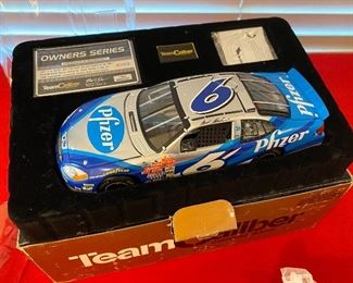 Team Caliber Owners Bank #6 Mark Martin Die Cast 1:24 new Rare NIB 2001Limited Pfizer