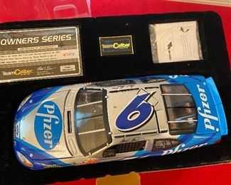 Team Caliber Owners Bank #6 Mark Martin Die Cast 1:24 new Rare NIB 2001Limited Pfizer