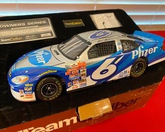 Team Caliber Owners Bank #6 Mark Martin Die Cast 1:24 new Rare NIB 2001Limited Pfizer