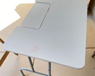 Sewing/computer table	28.5x47.5x29.5	HxWxD