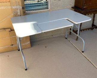 Sewing/computer table	28.5x47.5x29.5	HxWxD