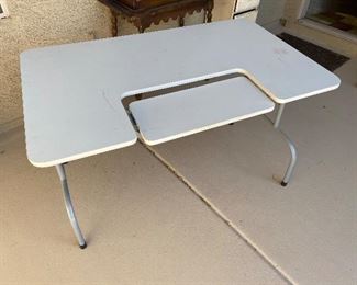 Sewing/computer table	28.5x47.5x29.5	HxWxD