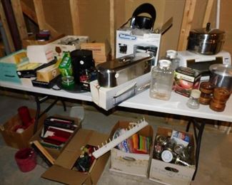 more kitchen items and cooking supplies 