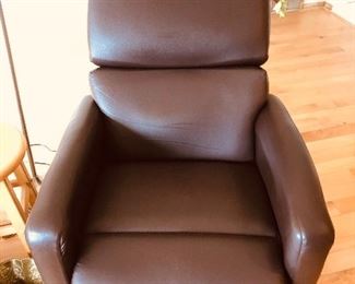 Relax the back zero gravity lift chair